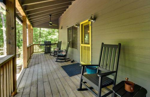 Spacious Georgia Escape with Fireplace, Deck and Grill - Foto 26