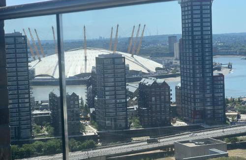 Penthouse with O2 Arena View, Free Parking & Portable AC - Foto 8