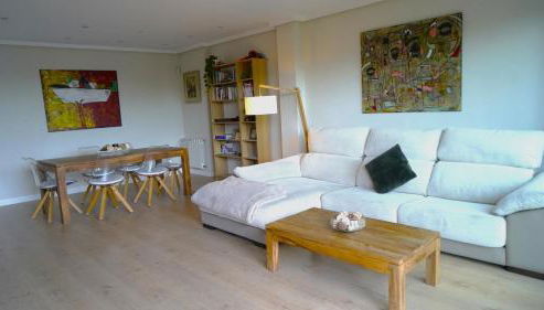 Fabulous Apartment with Garden and Parking - Foto 4