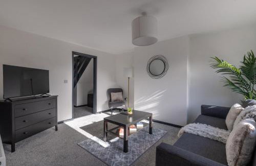 Modern 3 Bed House-Free Parking-by Holiday Homes - Foto 56