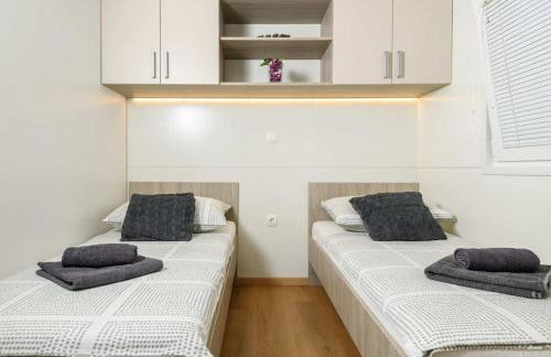 Cozy and Chic Little House with pool Ivinj - 5 - Foto 57