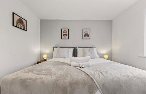 NEW! Large 5BR 2BA Home Leamington Spa Driveway Garage Parking WI-FI - Photo 16