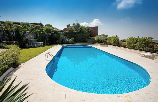 Blue Villa With Shared Pool and Private Garden Near Salò - Photo 19