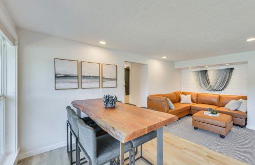 Waterfront Washington Getaway with Hot Tub and Deck! - Foto 5