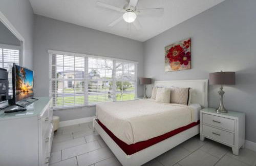 Fully Refurbished Vacation Home with South Facing Pool and Spa with Lake View in Quiet Community Nr Disney - Foto 16