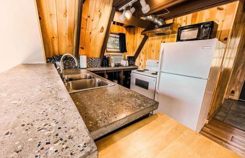 Whispering Waters, Hocking Hills, Hot Tub, Pond - Photo 3