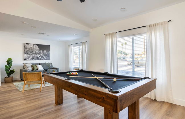 Grayhawk by Avantstay Modern Home w/ Pool, Hot Tub, Bocce, Fire Pit, Pool Table, Putt-putt & Putting Green - Foto 17