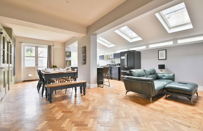 4 Bed House with Pool Table & Parking - Foto 50