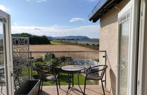 Blue Anchor House - Seaview, Hot Tub Apartments - Photo 40