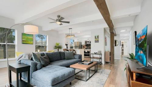 Park It At the Butterfield Garage, Historic Pre-Prohibition Style Apt in the Heart of Downtown - Foto 3