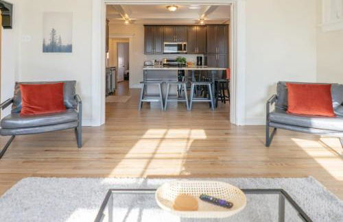 Magnolia on the Park Spacious 4BR ABODEbucks - Photo 13