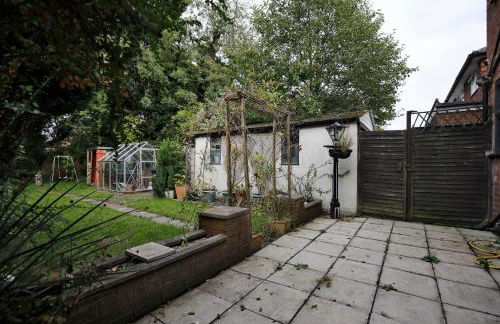 Spacious 3BR by Avalora Shortlets & Serviced Accommodations Queensway with big garden, Near train station - Foto 64