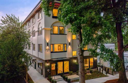 Kerns 6BR - New Spanish Style Group Stay - Photo 7