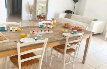 Les Hauts de la Pinède - Villa avec Piscine, Jacuzzi et Boulodrome privatifs - Foto 9