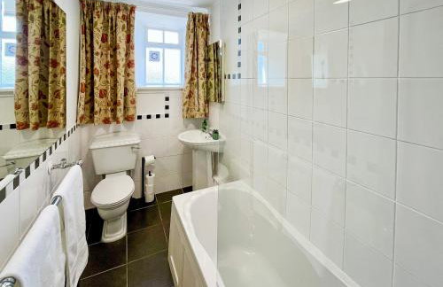 The Old Baron's Courthouse - Photo 13