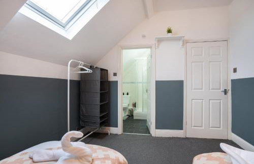 4Bedrooms-3Bath-9Beds-Wallsend- by Holiday Homes - Foto 7