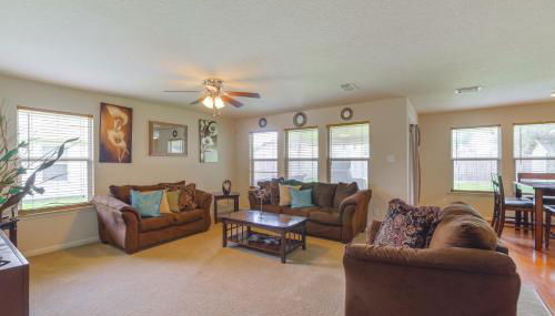 7 Mi to Downtown Baytown Spacious Home with Yard - Foto 4