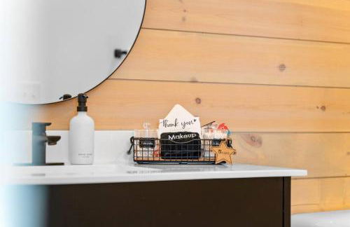 The Luxx - ALL NEW / 4 BD / Poolside / Hot Tub / Lake View - Foto 23