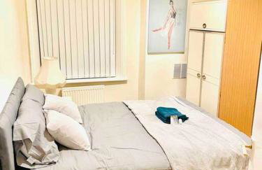 Spacious 2 Bedroom Apt Newcastle Upon Tyne - Photo 2