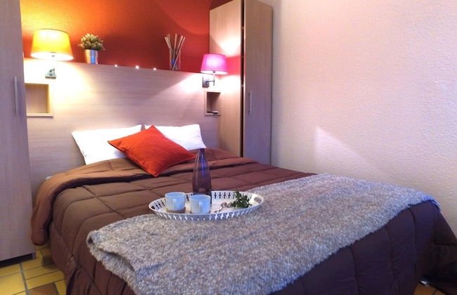 Apartment With Balcony or Terrace - Photo 12