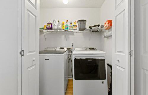 Aubie's Hangout - Walk to Downtown & Campus! - Foto 47