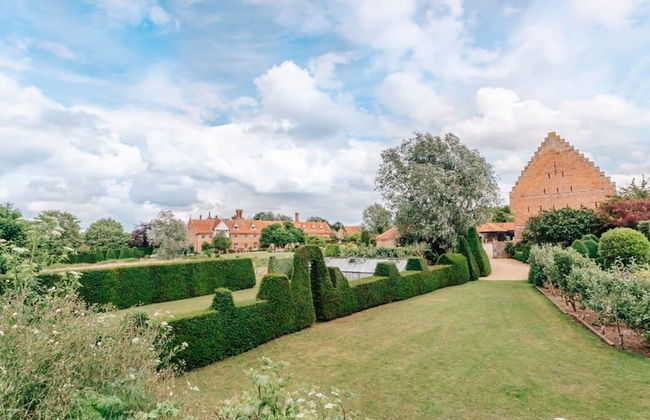 Lavish Tudor Hall Gardens - Sleeps 14 - Foto 57