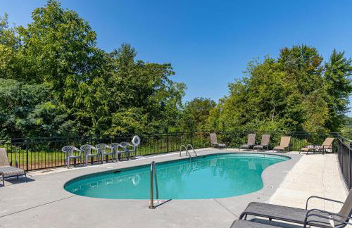 Escape to the Smokies- Pool, hot tub, cozy cabin, Pigeon Forge - Foto 11