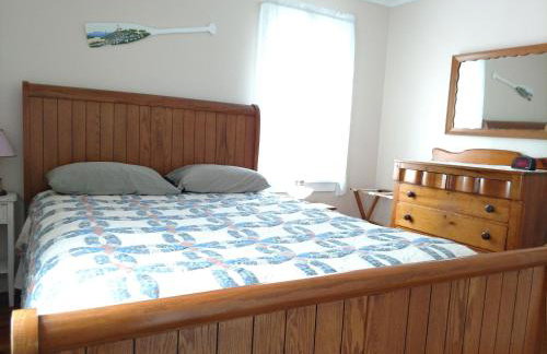 4 Seasons 4 bedroom lake level home - Foto 2