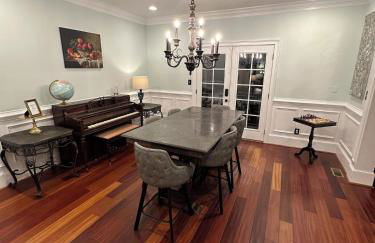 Luxury Masters Rental 5BR 4 Acre Estate Fire Pit Gym 2 Verandas - Foto 17