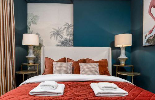 Stylish Penthouse Retreat - Photo 17