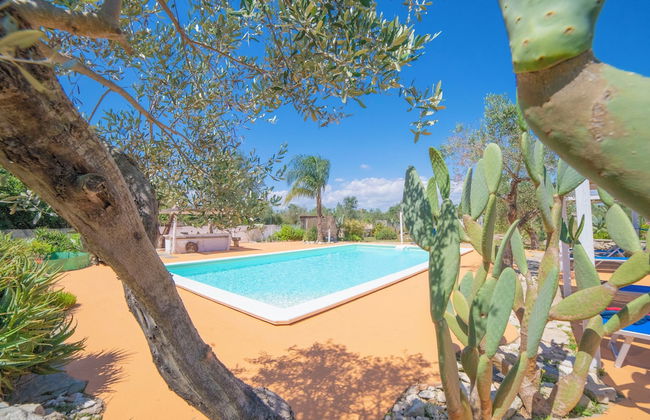 Masseria Le Palmentelle Pool And Garden - Photo 21