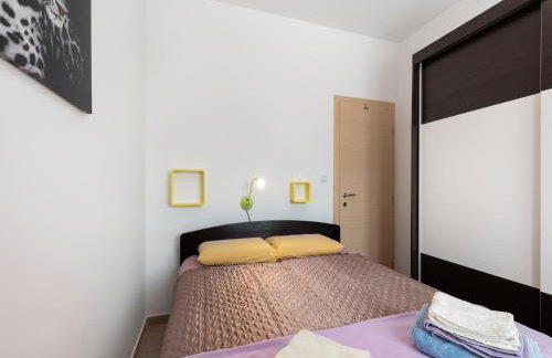 Simplistic Apartment in Neviđane near Sea Beach - Foto 24