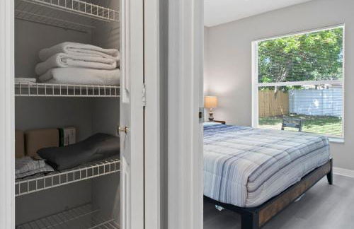 Relaxing 3BR Heated Pool & Hot Tub Retreat - Foto 8