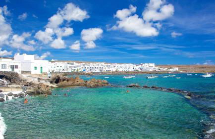 Casa Hibiscus - Shared Pool and BBQ - Close to Seafront Promenade By Lanzarote Vacation Homes - Foto 32