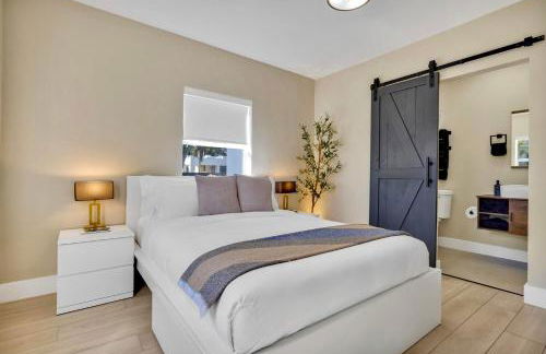 Luxury Miami Pool House Private Backyard Oasis Near Wynwood and Miami International Airport - Photo 42