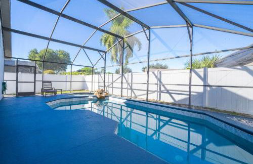 Magical 5-Bedroom Retreat w/ Pool, 3 Ensuite Bedrooms, Near Disney, and Internet! - Foto 47