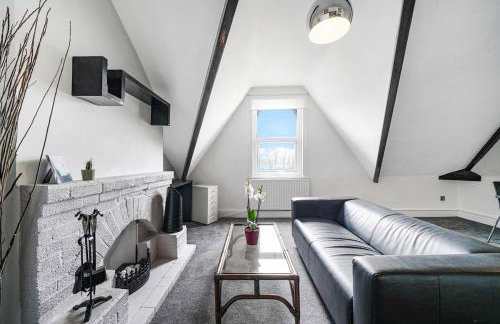 Charming Designer Cosy Loft Apartment - Photo 3