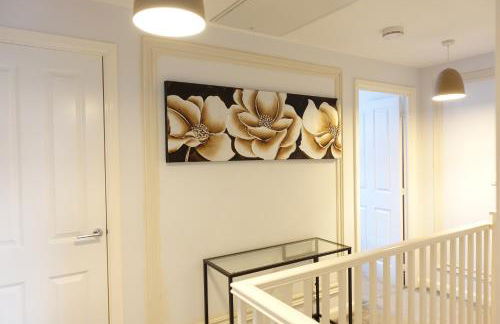 4 bedroom, Sleeps 12, Free Parking - Foto 19