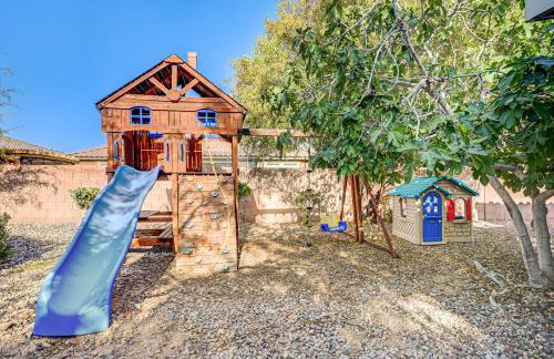 Luxury 6 BR Home Large Pool & Spa with Grassy Yard - Photo 56