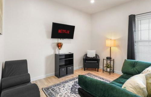 The WorkNest Stylish Stay w Desk & Fast Wi-Fi - Foto 24