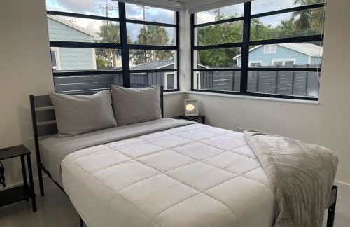 Transit-Friendly Flamingo Park Hideaway - Foto 9