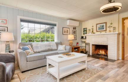 Beach Pines Bungalow by Avantstay Classic Cottage Steps to the Beach w/ Private Yard - Foto 8