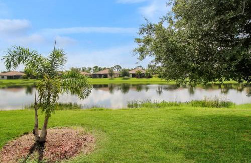 Gorgeous Lakefront Villa in Gran Paradiso - Seabird Villa - Photo 8