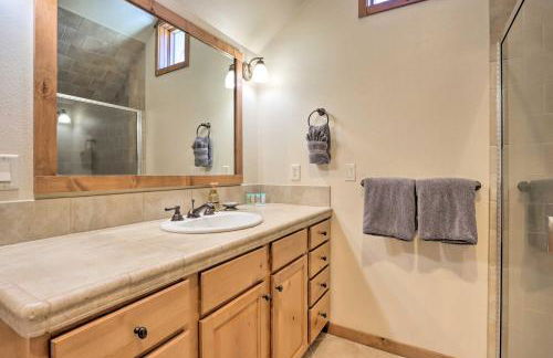 Ski-InandSki-Out Donnelly Townhome with Hot Tub! - Foto 17
