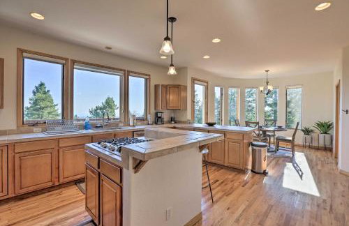 Spacious Evergreen Home with Picturesque Views - Foto 12