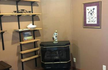 Gorgeous Vacation Cabin for Groups with Stylish Interior near Huntington, West Virginia - Foto 10