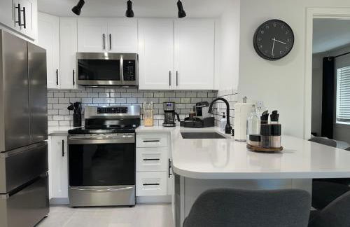 Modern 2Br-2Ba Belltown Condo with Free Garage Parking - Foto 8
