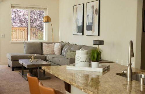 NEW Upscale House, Tahoe 30-min w/ Cal King - Foto 28