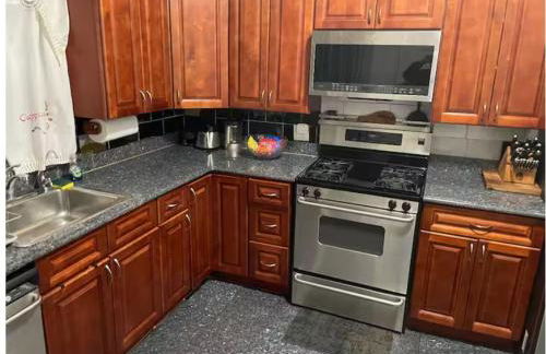 Charming Victorian Home in the Heart of White Plains - Foto 6