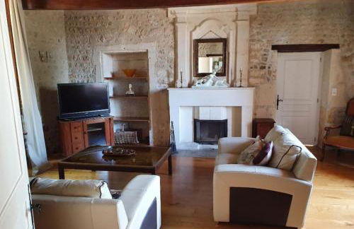 French Farmhouse Retreat with pool & superb views. - Foto 27